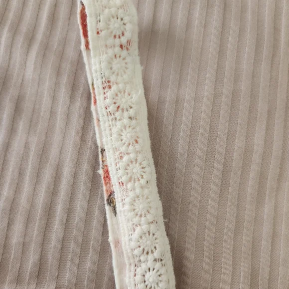 Small American Eagle floral Crop Top - Picture 7 of 13